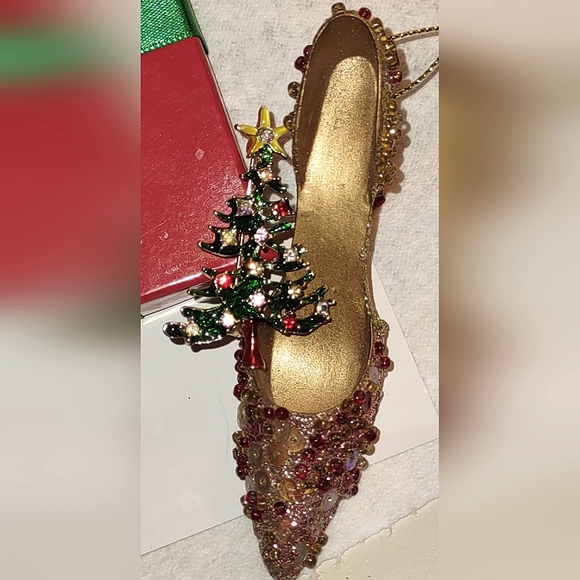 Almost Charlie Brown Christmas Tree Brooch - Picture 9 of 12